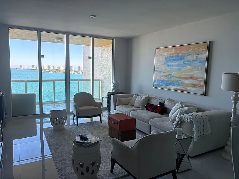 2650 Lake Shore Dr #803 — Photo 2