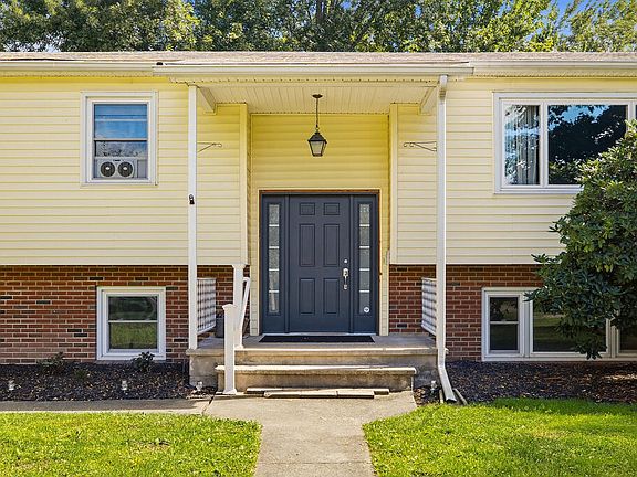 4th image of 50 Charlie Ln