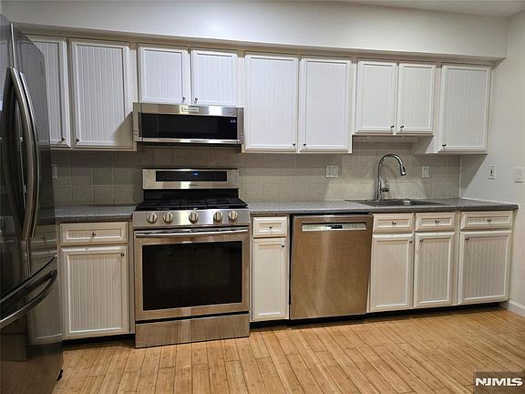 3rd image of 18 Linwood Ave #T008