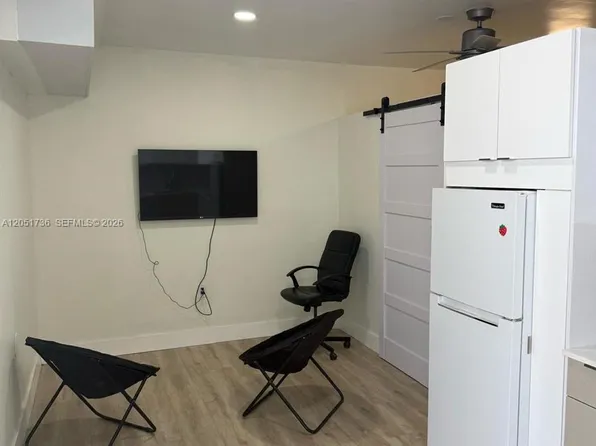 8600 NW 21st St #1, Fort Lauderdale, FL 33322