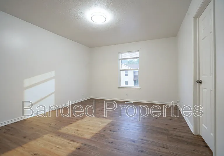 325 E Mill St S #3 — Photo 19