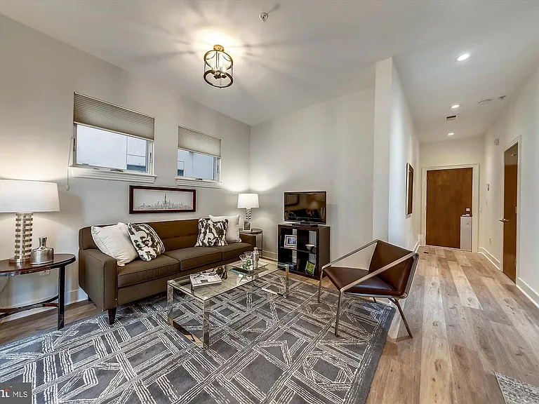 2360 Champlain St NW #1.4 — Photo 7