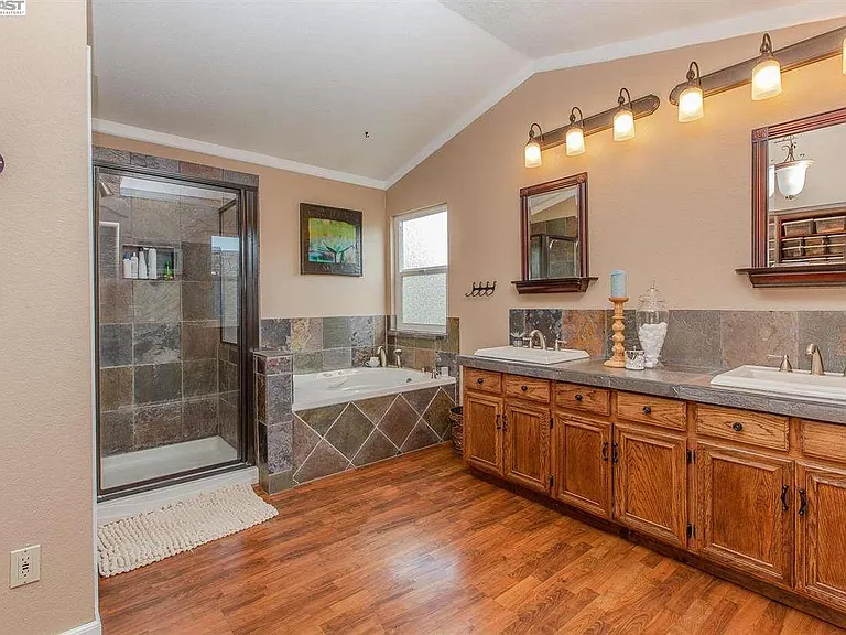 2137 Eilene Dr — Photo 13