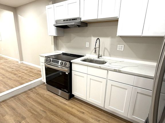 3rd image of 1317 Dartmouth St APT 1