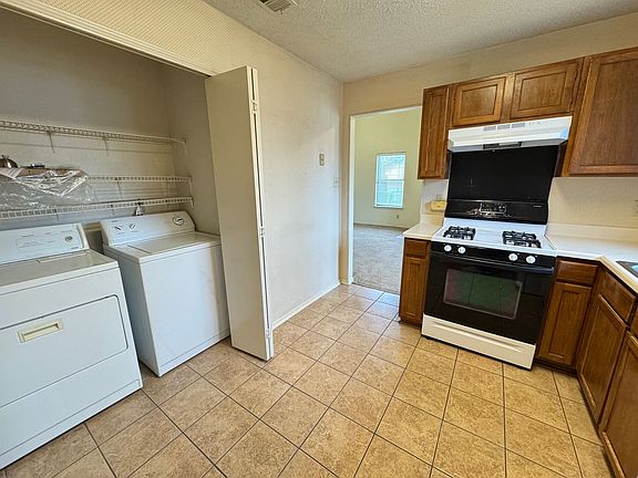5th image of 1712 West Ln