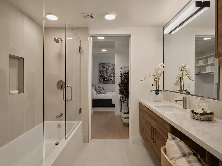 1 Bed 1 Bath plus Bonus Room/Den