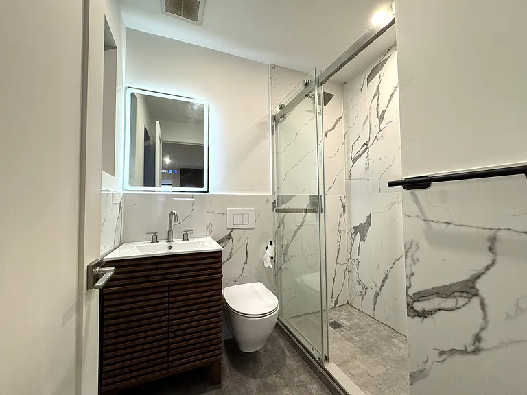 225 E 25th St #4D — Photo 15