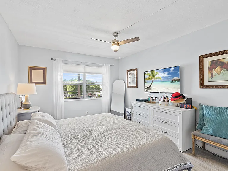 4064 Cornwall Dr #D — Photo 16