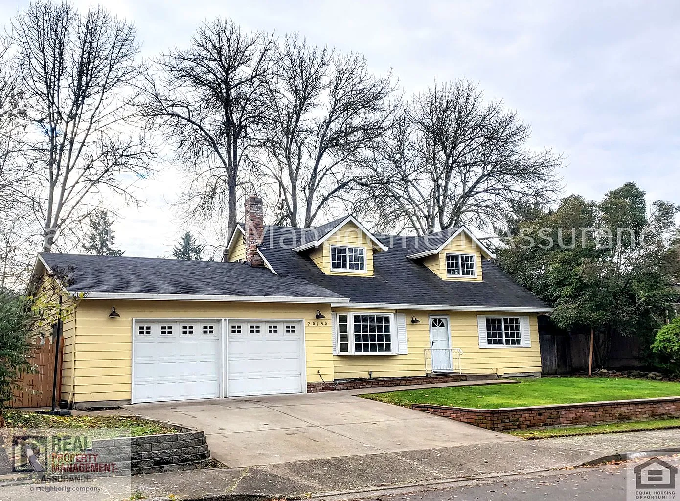 Comfortable 4BD Aloha Home with AC, Fireplace & 2-Car Garage — Photo 1