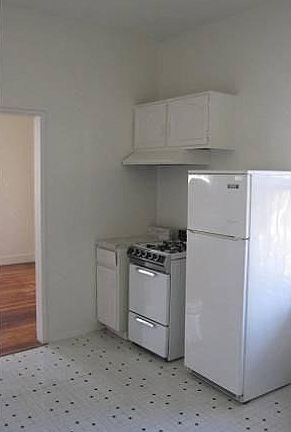 3rd image of 1114 Poinsettia Dr APT 11