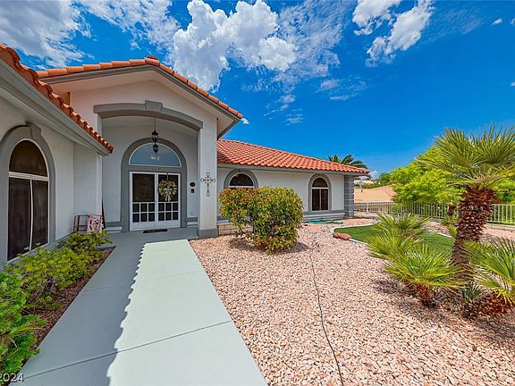 4th image of 624 Granada Dr