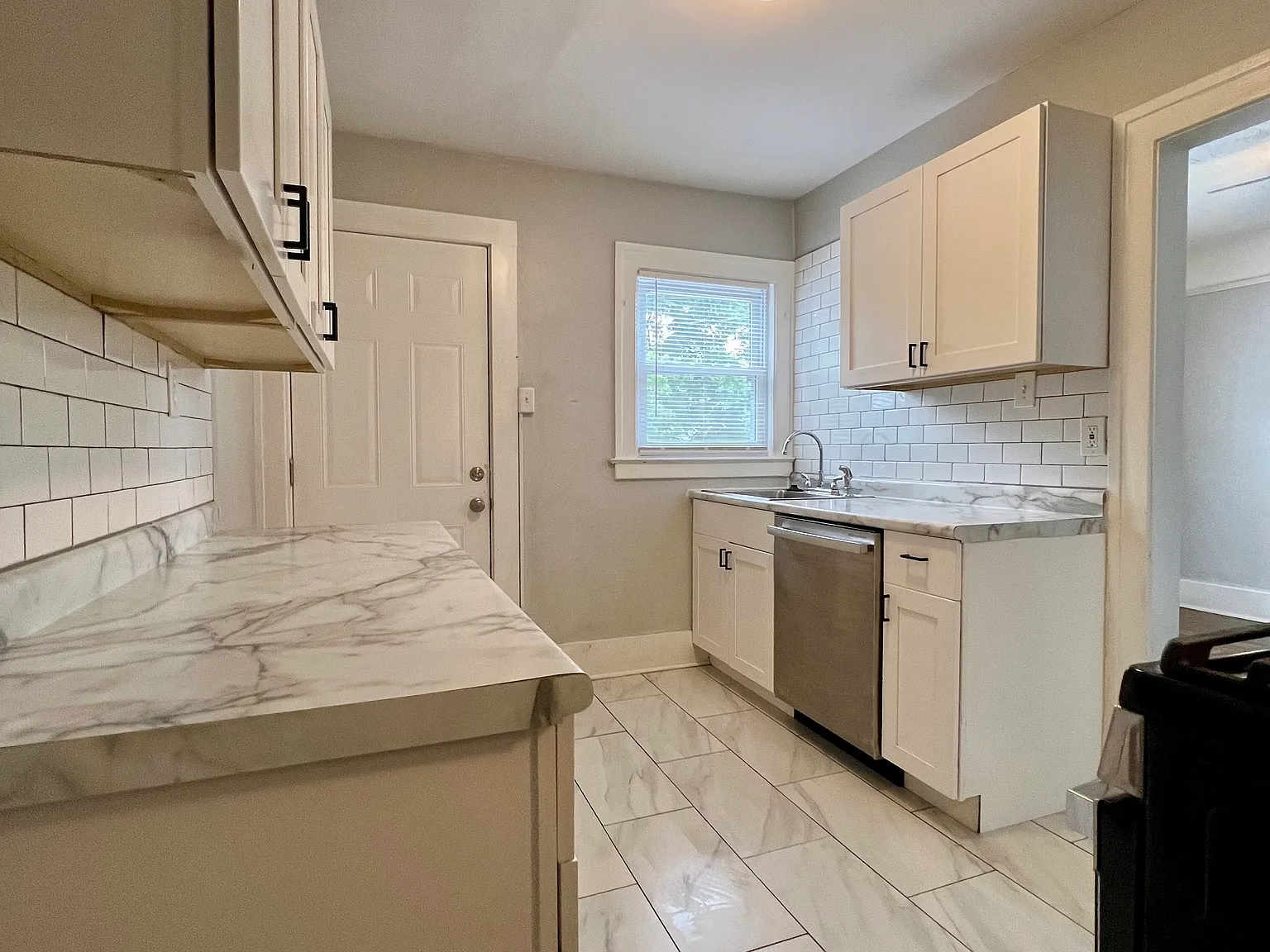 2 bed, 1000 sqft, $1,400 — Photo 2