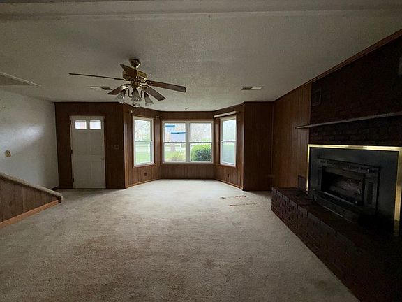 3rd image of 2104 Patricia Dr