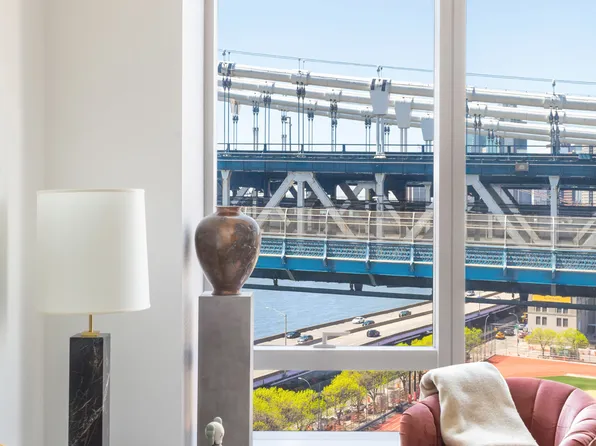 1 Manhattan Square image 4 of 14