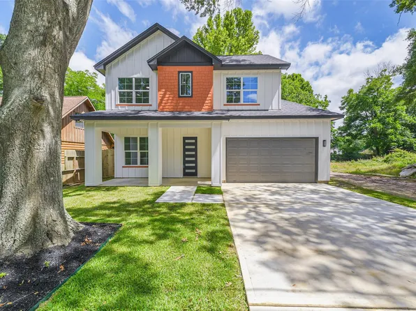 105A McPhail St, Tomball, TX 77375