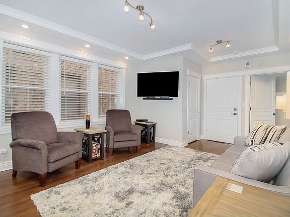 4th image of 625 S Harlem Ave #1