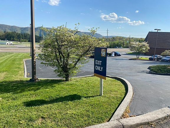 2nd image of W Stone Dr