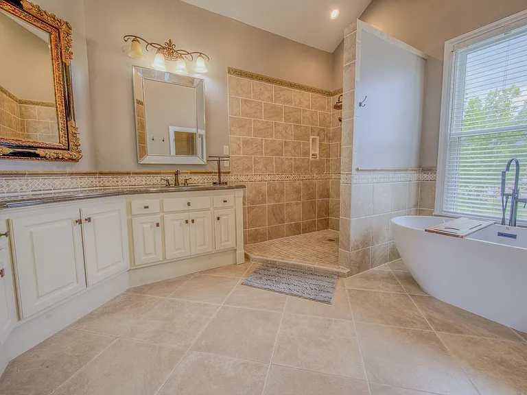 3771 Waterford Dr — Photo 12