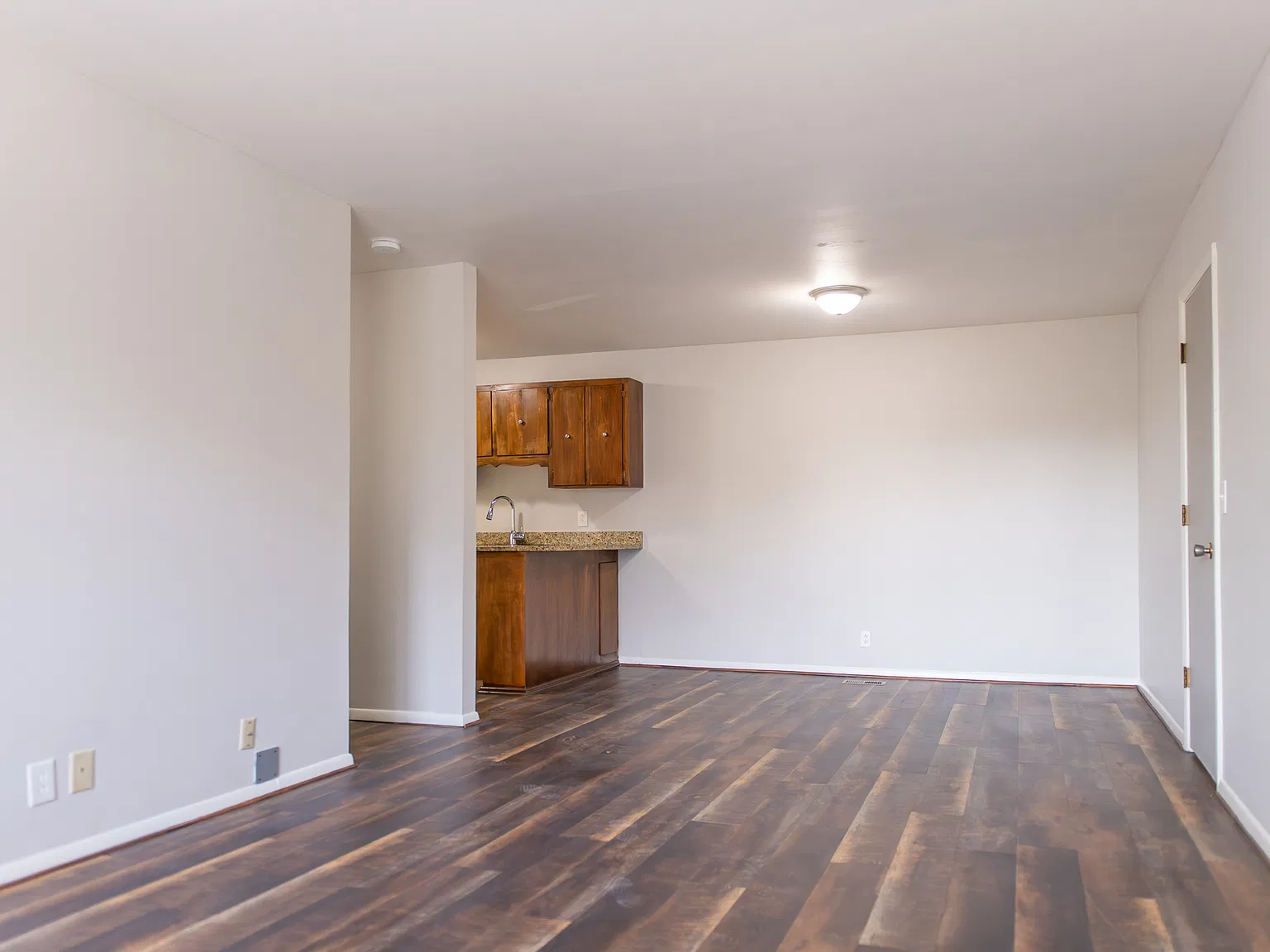 2 bed, 850 sqft, $1,550 — Photo 2