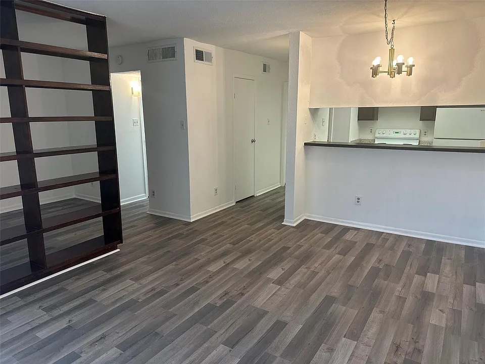 2814 S Bartell Dr #13