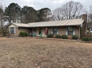 2087 Elvis Presley Dr, Tupelo, MS 38804