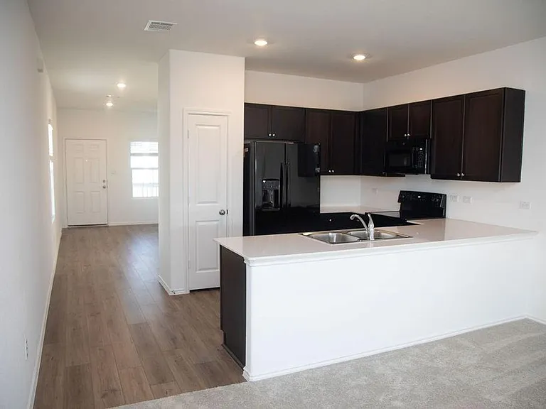 1127 Catfish Ln — Photo 11