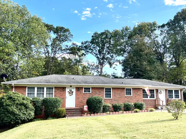 919 W 6th St, Siler City, NC 27344