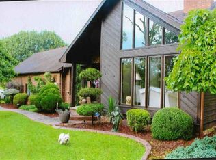 2195 Ridgelawn Dr, Kenova, WV 25530