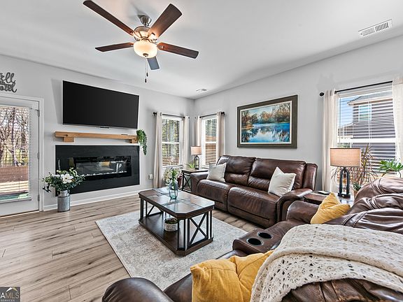 4th image of 1356 Pine View Trl