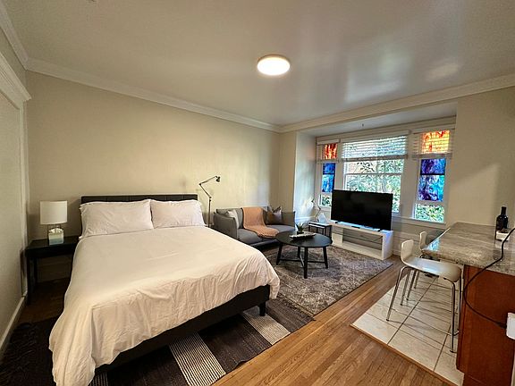 2nd image of 721 Bush St #206G