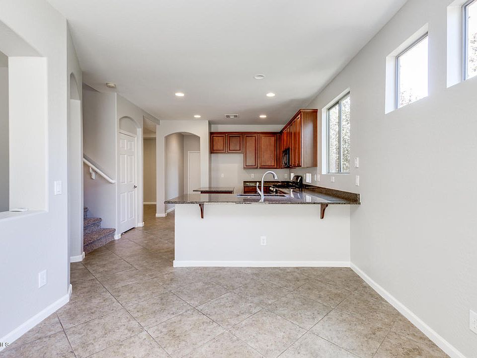 1st image of 4064 E Park Ave
