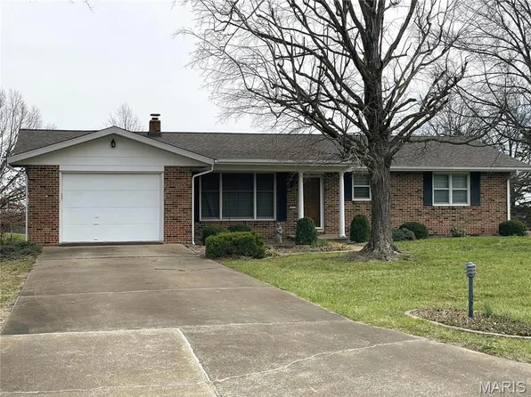 5587 Country Club Ln, Washington, MO 63090