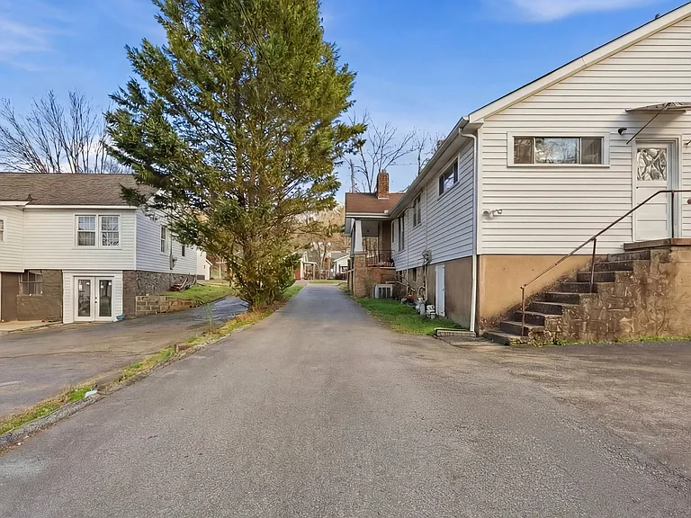 3703 Redding Rd — Photo 15