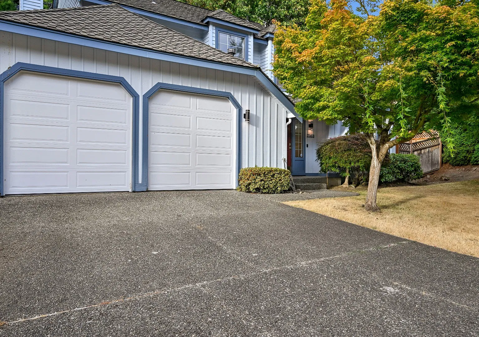 "Spacious 4-Bedroom Retreat with 2.5 Baths in Charming Sammamish Setting" — Photo 2