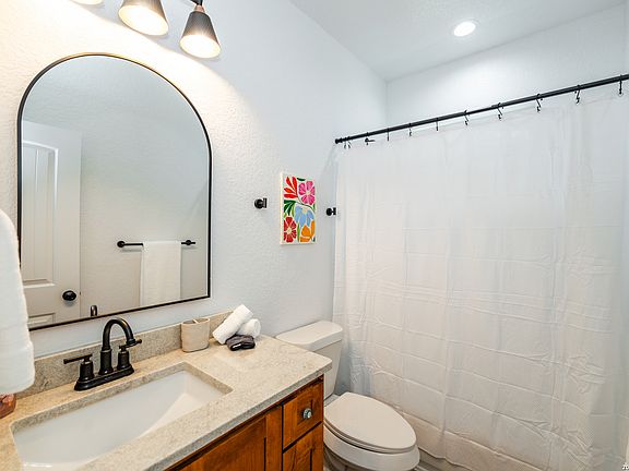 5th image of 321 Andrews