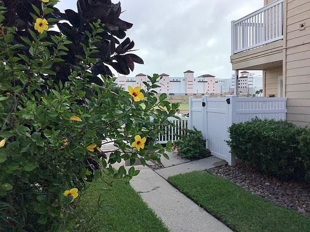 1st image of 3506 Cove Ln #213