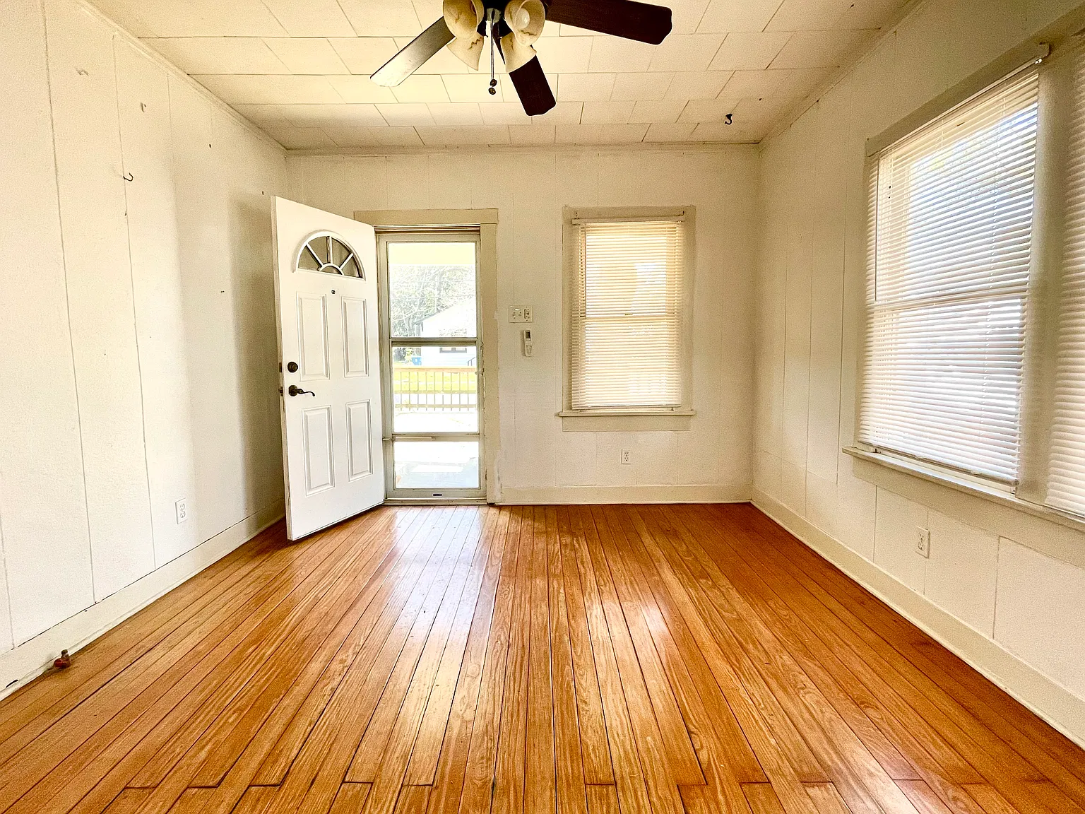 2 bed, 1000 sqft, $1,200 — Photo 3