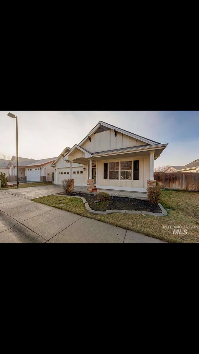Building Photo - 2921 E Pine Hollow Ln