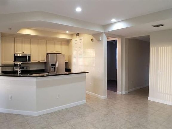 4th image of 8207 NW 128th Ln