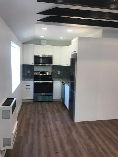 Studio, 360 sqft, $1,475 — Photo 3