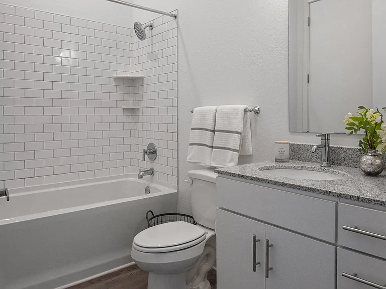 20 Midtown — Photo 21