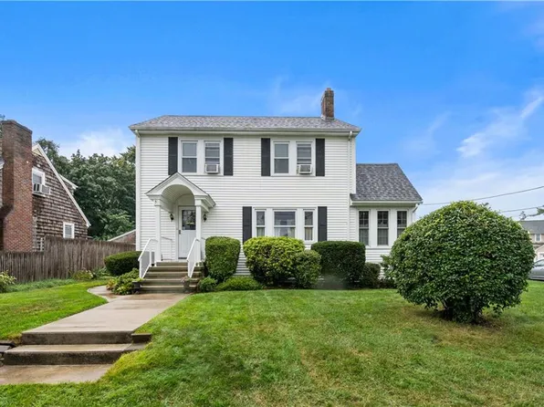 31 Deer St, Rumford, RI 02916