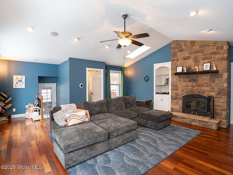 2nd image of 33 Russell Avenue