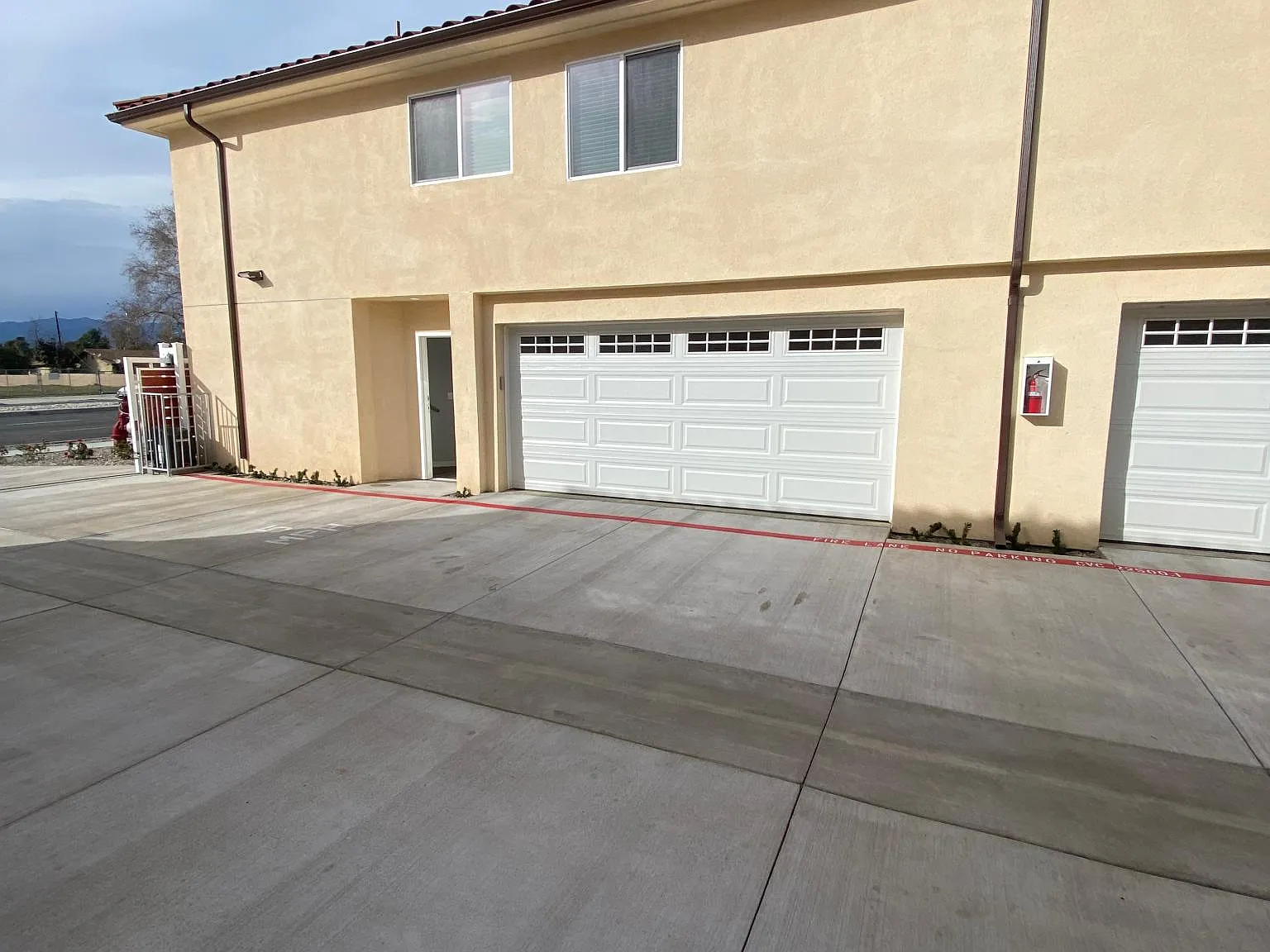 8397 Cherry Ave — Photo 2