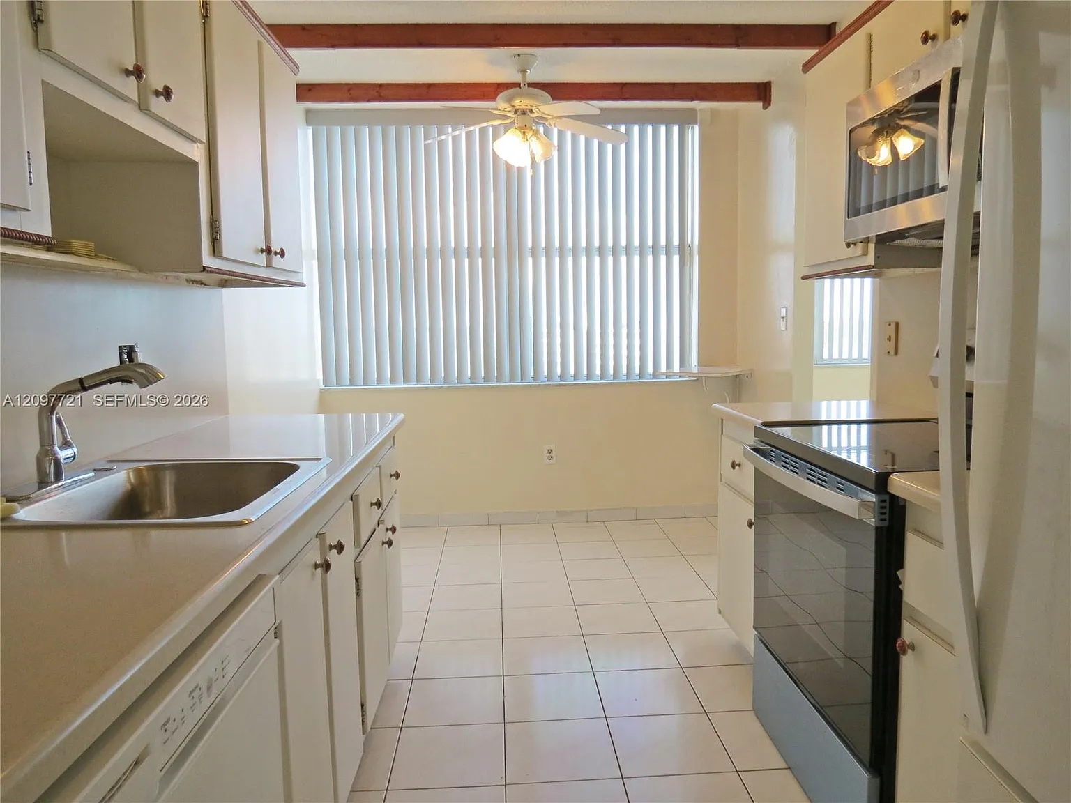 Wilshire Condo — Photo 4