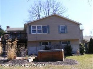 10 Savoy Dr, Dallas, PA 18612