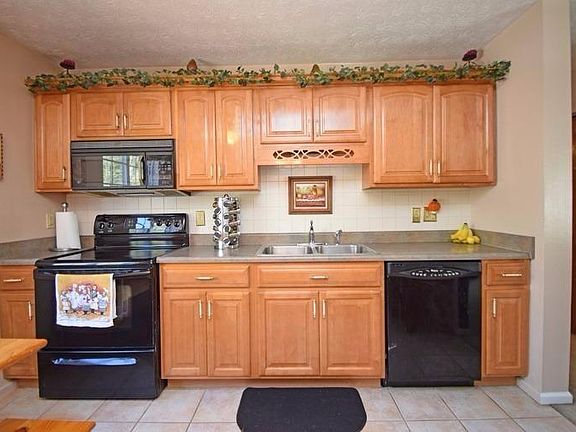 5th image of 4166 Farmwood Ct