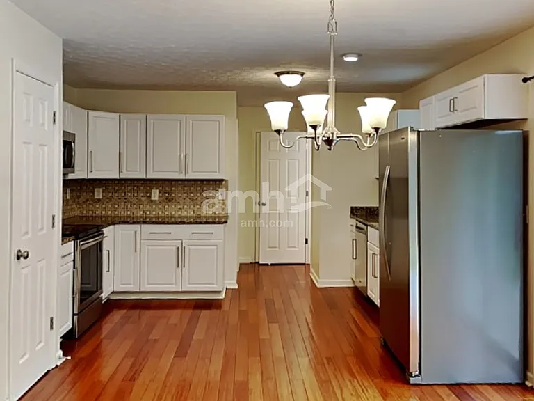 640 Norfolk Sq S — Photo 3