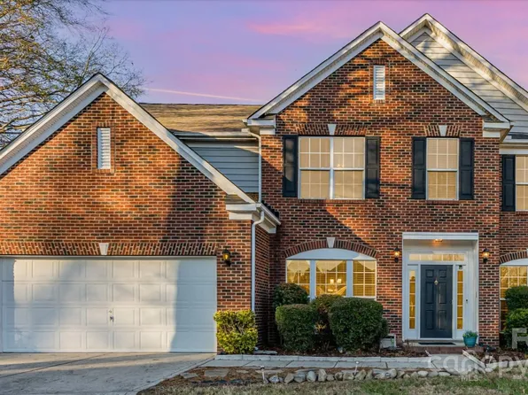 8611 Sabella Ln, Charlotte, NC 28216