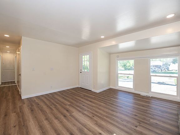 4th image of 1115 Collins Blvd